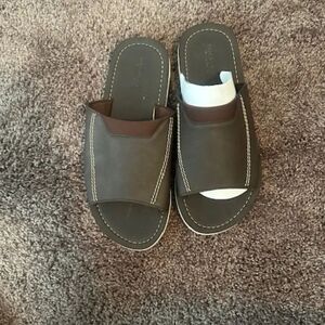 Dockers Brown Faux Leather Men's Slide, size 11-12